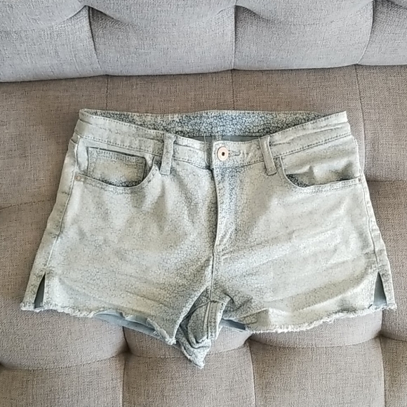 Light wash denim shorts floral pattern - Picture 1 of 8